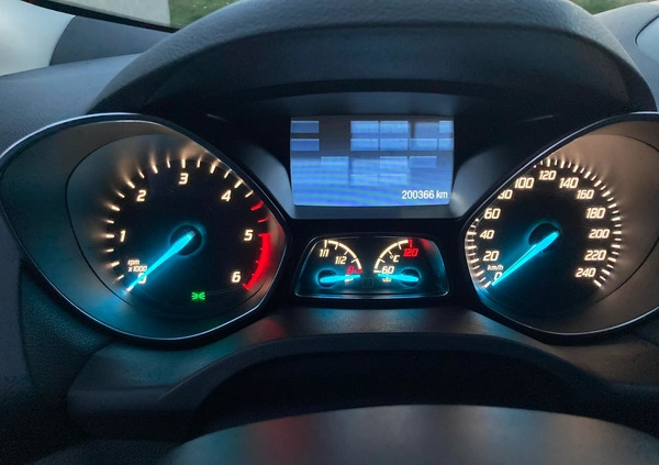 Ford Kuga cena 53900 przebieg: 200366, rok produkcji 2015 z Woźniki małe 301